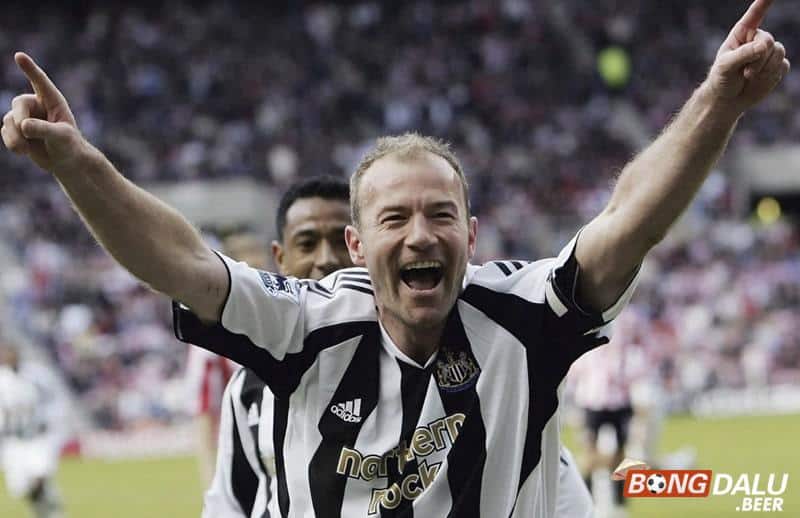 Alan Shearer là cầu thủ ghi được nhiều bàn thắng nhất trong lịch sử giải Ngoại Hạng Anh