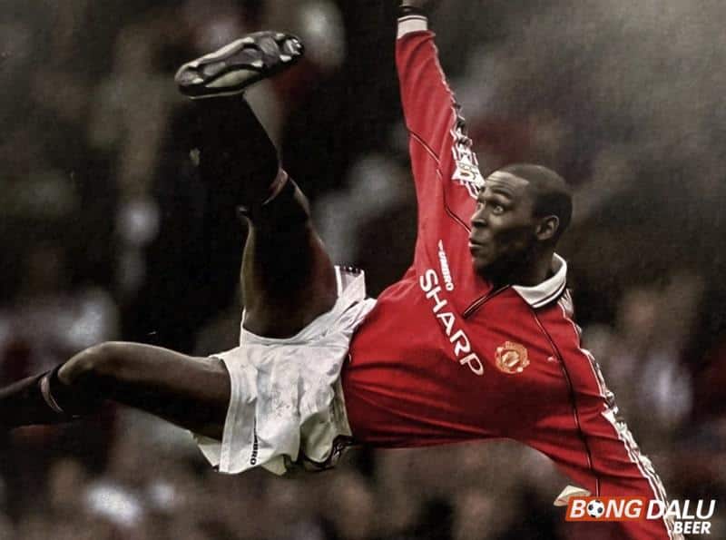 Andrew Cole có 8 mùa giải thi đấu cho Man Utd