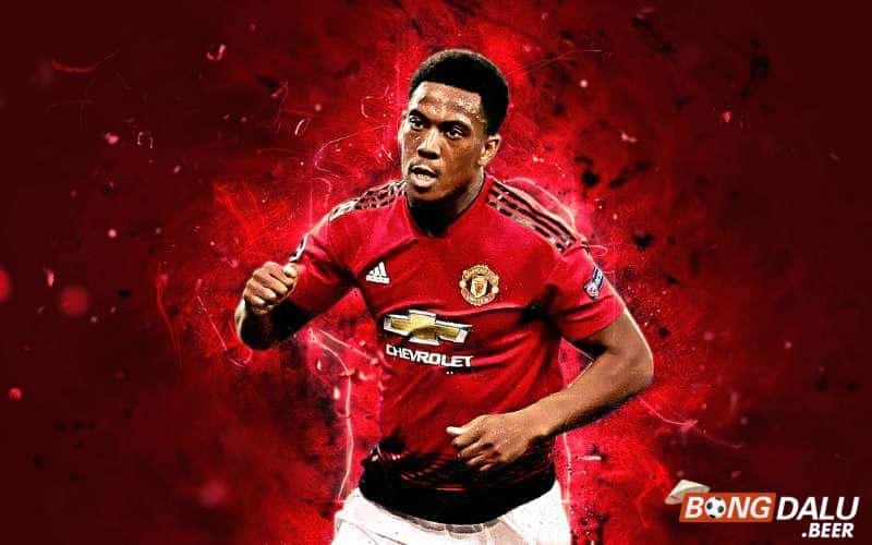 Anthony Martial đã tạo ra tiếng vang với 32 bàn thắng trong đội trẻ của Lyon