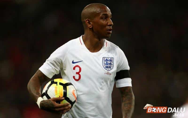 Ashley Young là ai?