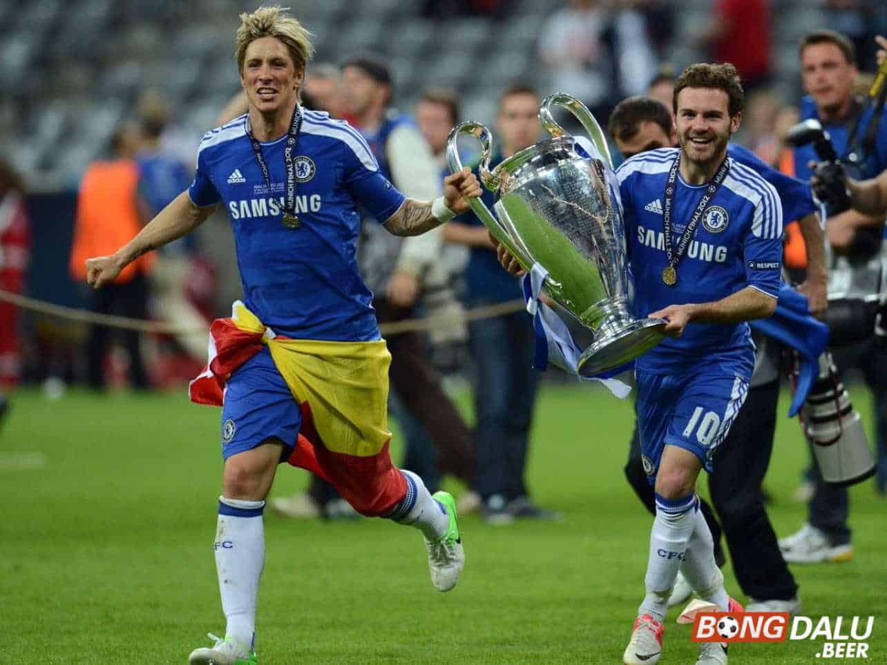 Mata dành được danh hiệu C1 đầu tiên trong màu áo của Chelsea